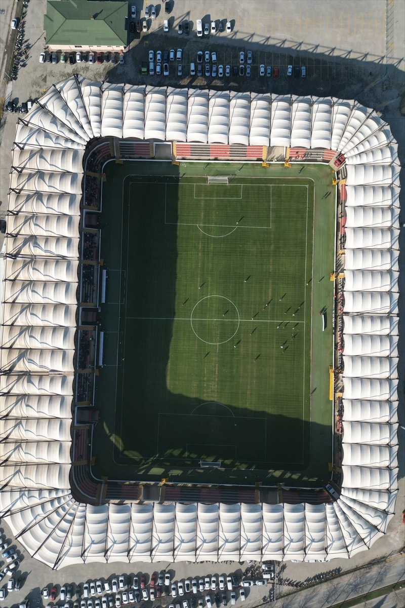 Manisa'da, Gençlik ve Spor Bakanlığı tarafından yapımı tamamlanan Turgutlu Şehir Stadı'nın açılışı...