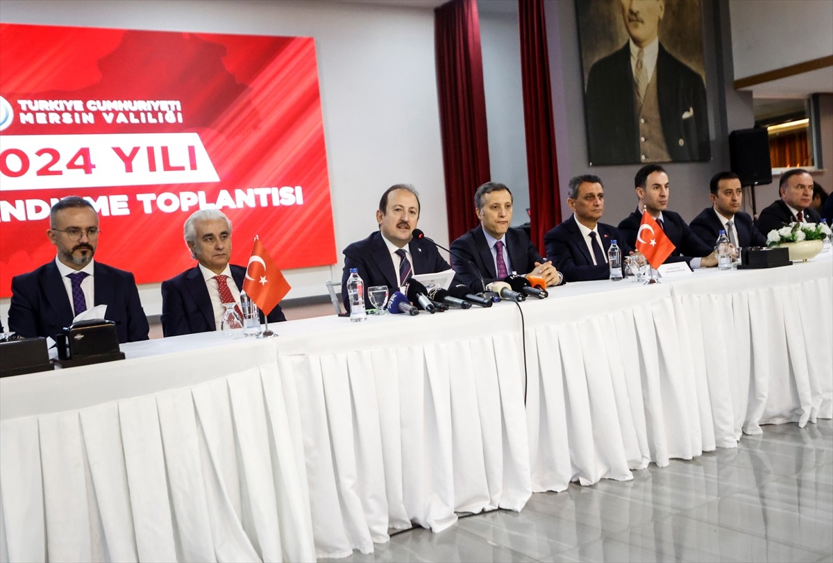 Mersin'de,  "2024 Değerlendirme Toplantısı" gerçekleştirildi. Suphi Öner Öğretmenevi'nde yapılan...