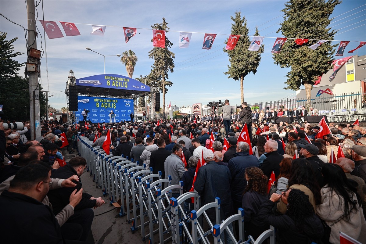 Mersin Büyükşehir Belediyesi'nin toplu açılış töreni Toroslar ilçesi Yusuf Kılıç Mahallesi'nde...