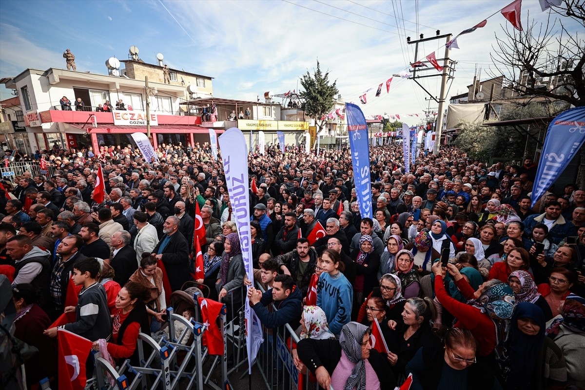 Mersin Büyükşehir Belediyesi'nin toplu açılış töreni Toroslar ilçesi Yusuf Kılıç Mahallesi'nde...
