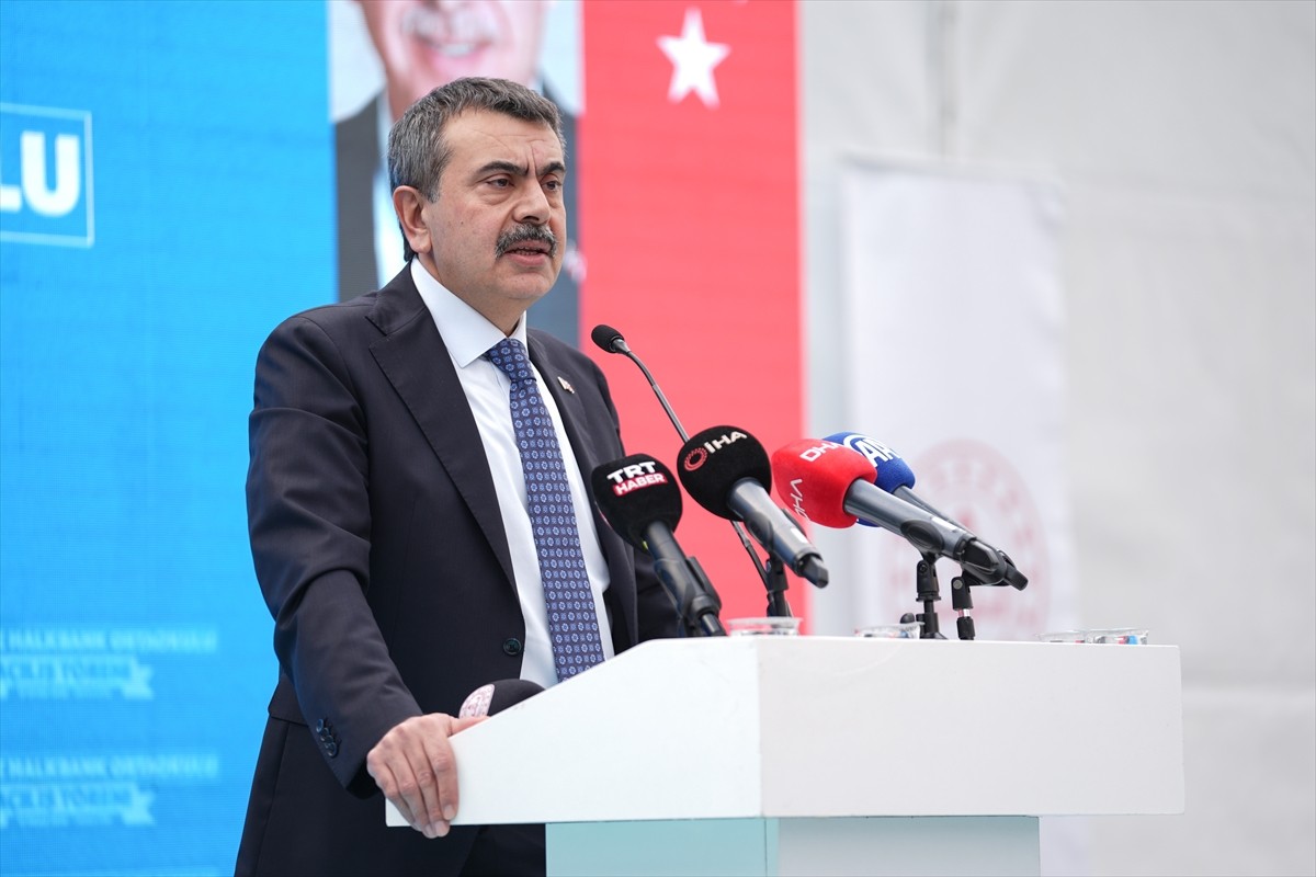 Milli Eğitim Bakanı Yusuf Tekin, Atakent Mahallesi'nde yaptırılan Ümraniye Halkbank Ortaokulu...