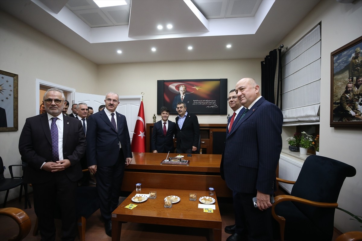 Milli Eğitim Bakanı Yusuf Tekin, Gelibolu Belediyesine ziyarette bulundu. Bakan Tekin'i, Belediye...