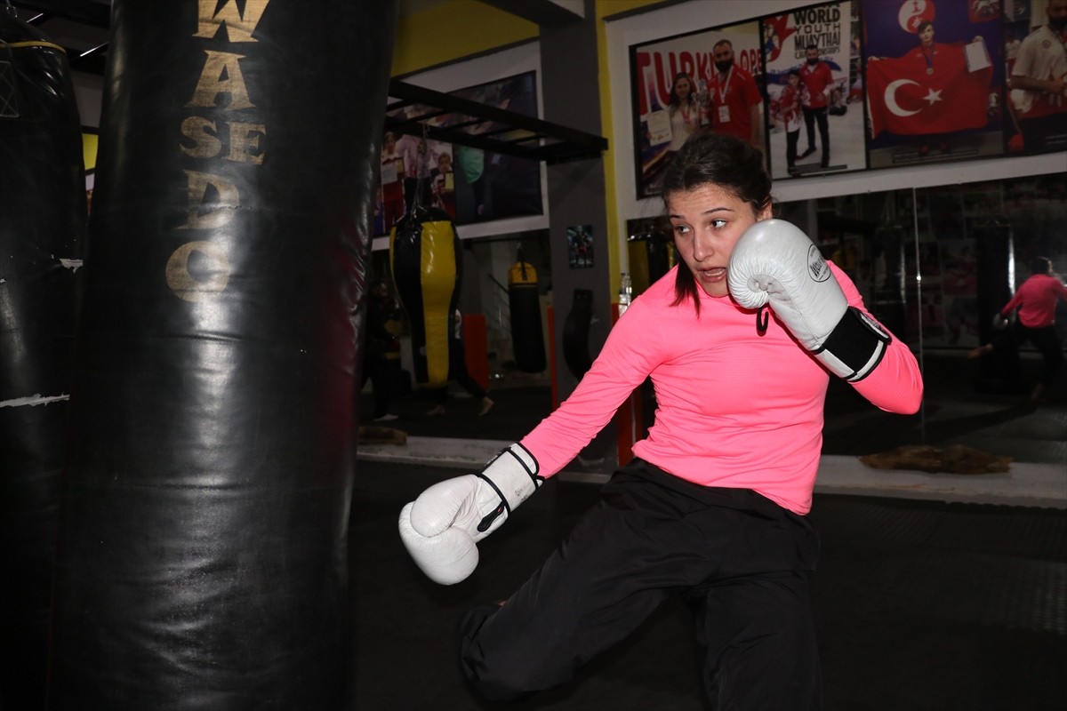 Milli wushucu Serap Değirmenci, hayali olan dünya şampiyonluğu için çalışmalarını Kastamonu'da...