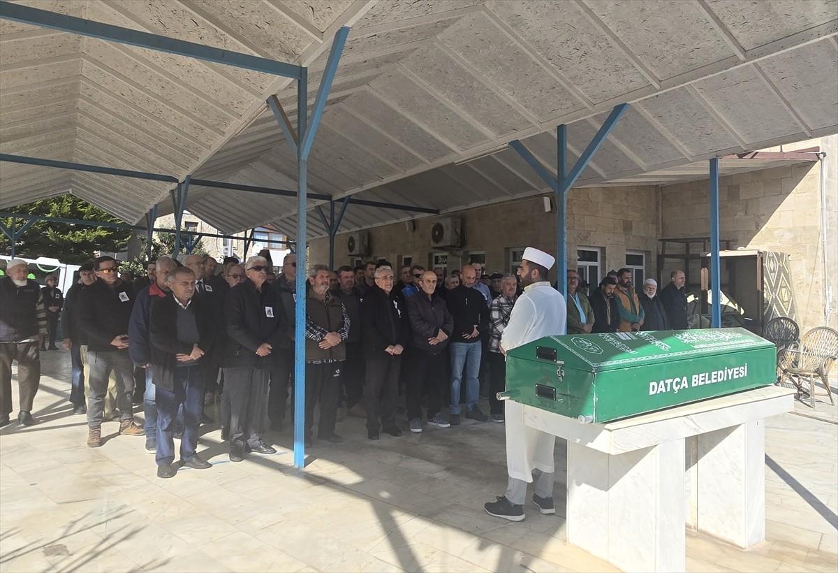 Muğla'nın Datça ilçesinde 90 yaşında vefat eden ressam Oğuz Tığlı, son yolculuğuna...