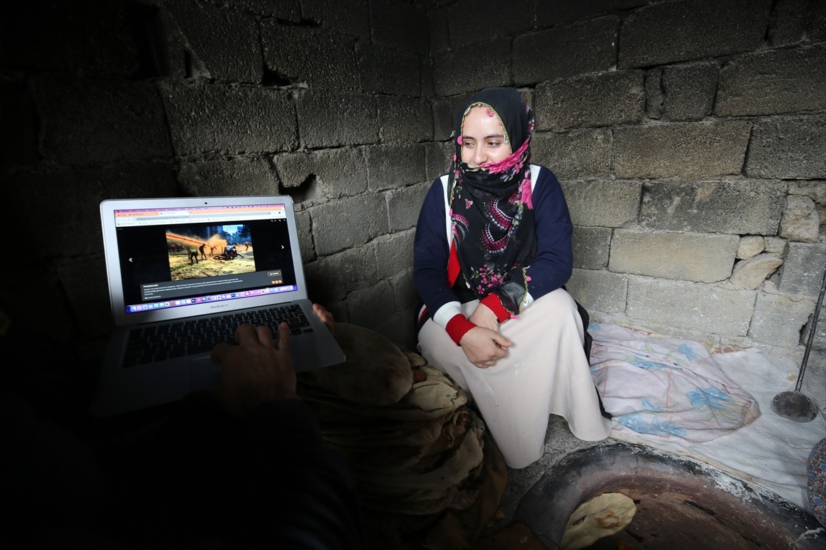 Muş'ta tandırda ekmek pişiren kadınlar, Anadolu Ajansının (AA) gözünden 2024'e damga vuran...