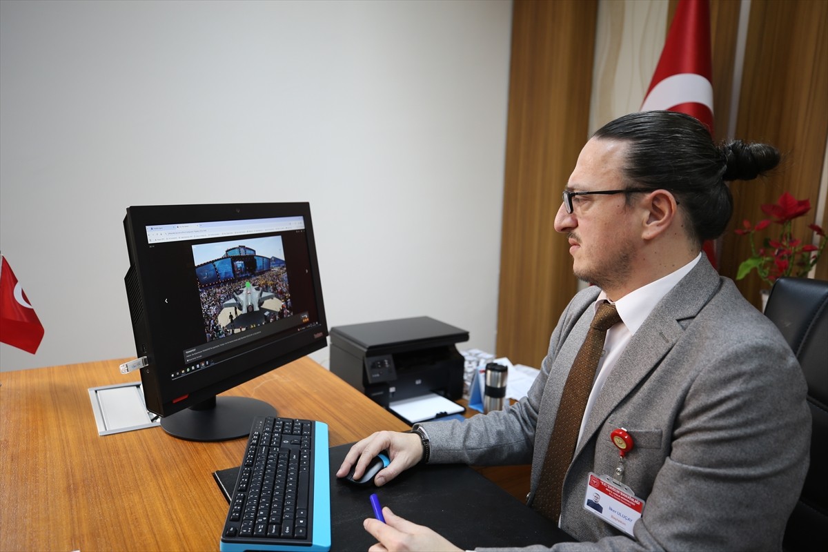 Muş Devlet Hastanesi'nde görev yapan doktorlar, Anadolu Ajansının (AA) gözünden 2024'e damga vuran...