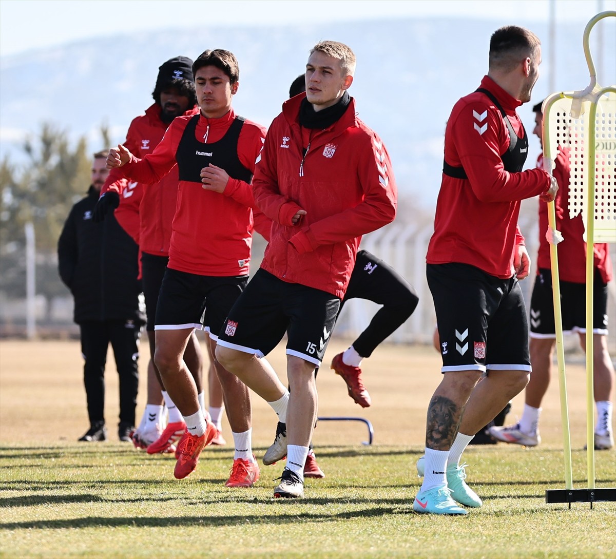 Net Global Sivasspor, Trendyol Süper Lig'in 22. haftasında deplasmanda İkas Eyüpspor ile yapacağı...