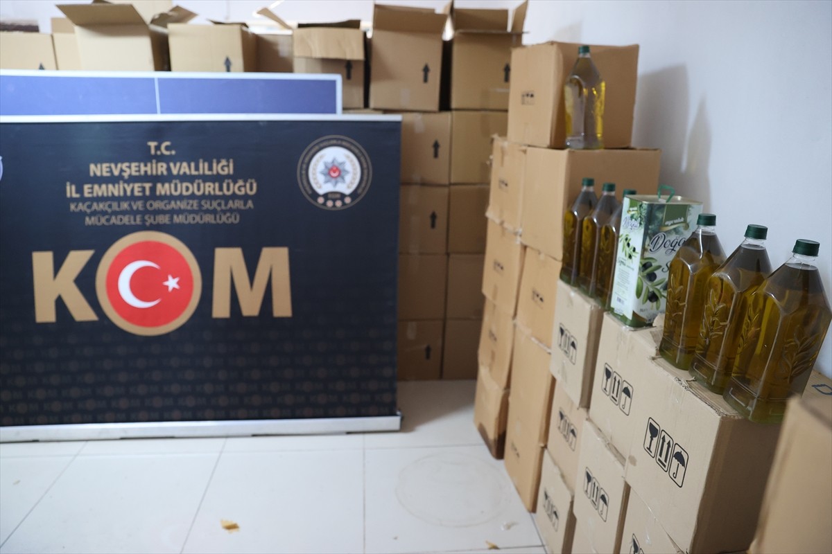 Nevşehir'de düzenlenen sahte zeytinyağı operasyonunda 2 şüpheli gözaltına alındı. Operasyonda...
