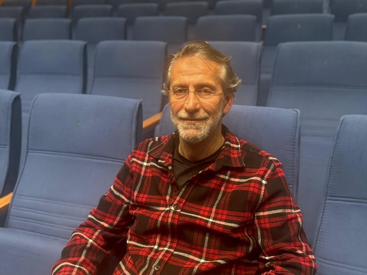 Nüktedan Kültür Sanat tarafından sahnelenen tek perdelik "Evlen Zaman İçinde" oyunu Esenler Dr....