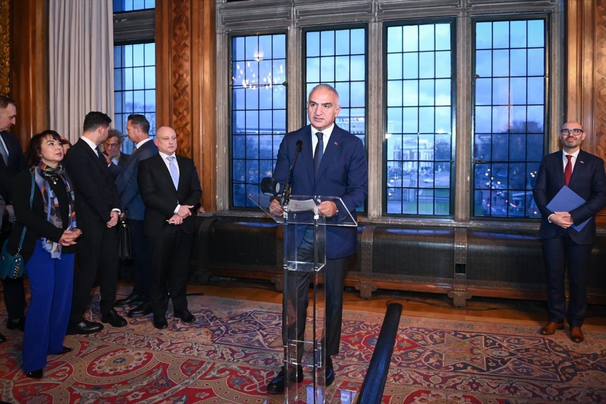 Osmanlı döneminde Lahey Barış Sarayı'na hediye edilen 114 yıllık tarihi Hereke halısı, Aksaray'da...