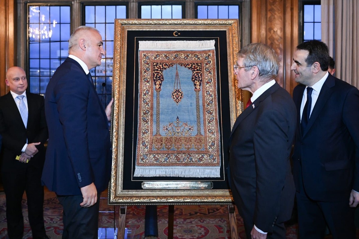 Osmanlı döneminde Lahey Barış Sarayı'na hediye edilen 114 yıllık tarihi Hereke halısı, Aksaray'da...