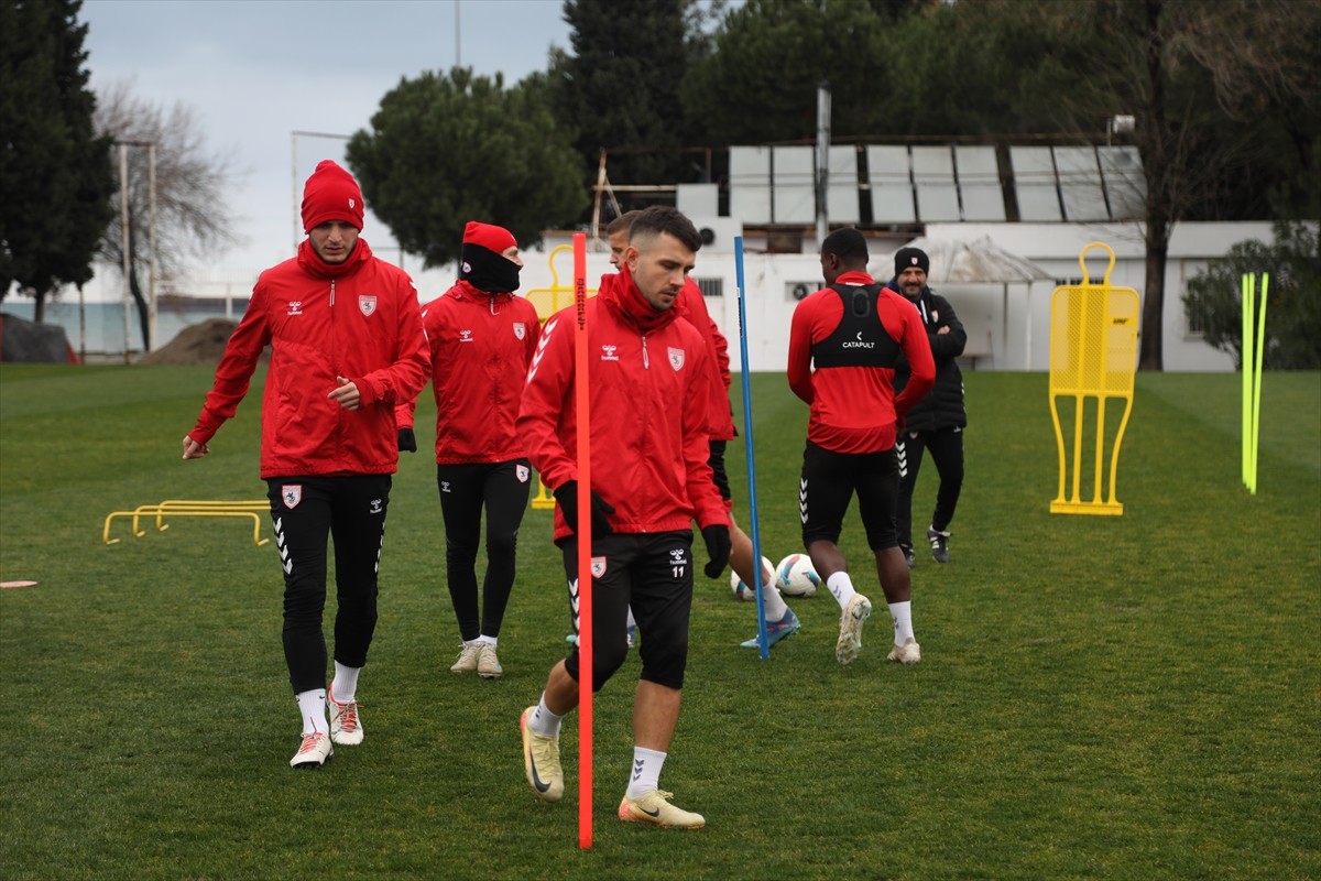 Reeder Samsunspor, Trendyol Süper Lig'in 20. haftasında deplasmanda Beşiktaş ile oynayacağı...