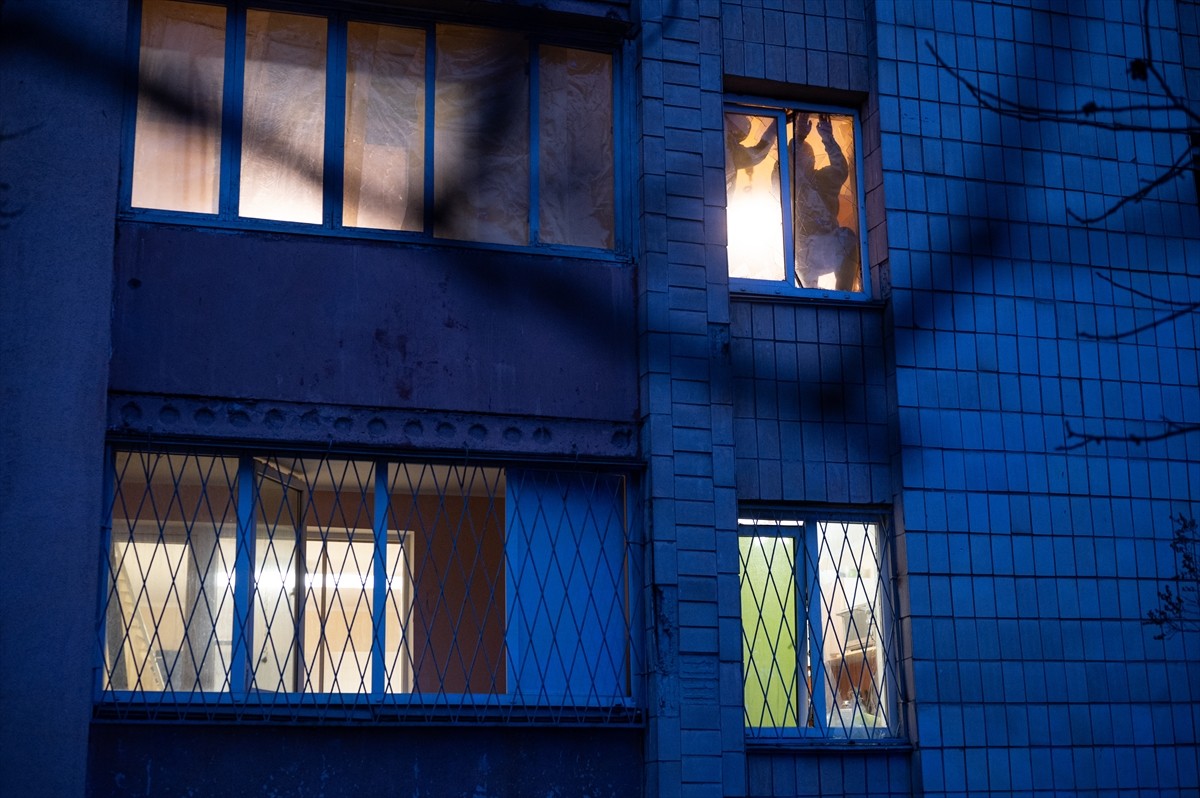 Rus ordusunun, Ukrayna'nın başkenti Kiev'e düzenlediği hava saldırısında 4 kişinin öldüğü...