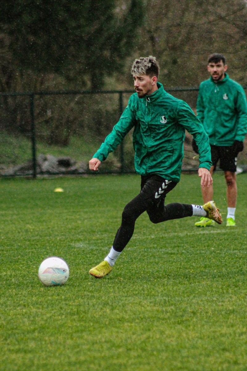 Sakaryaspor, Trendyol 1. Lig'in 20. haftasında deplasmanda Emre Gökdemir İnşaat Ankara...