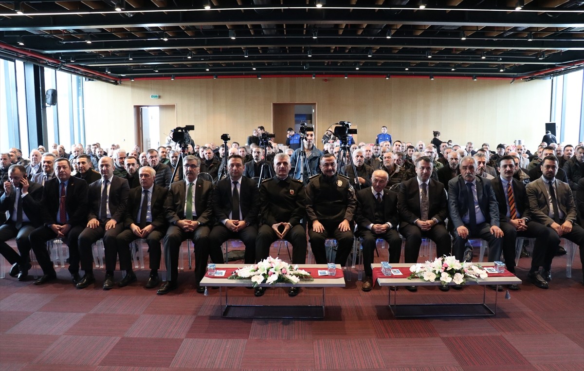 Samsun'da, toplu taşıma hizmetlerini daha konforlu hale getirme amacıyla eğitimlerini tamamlayan...