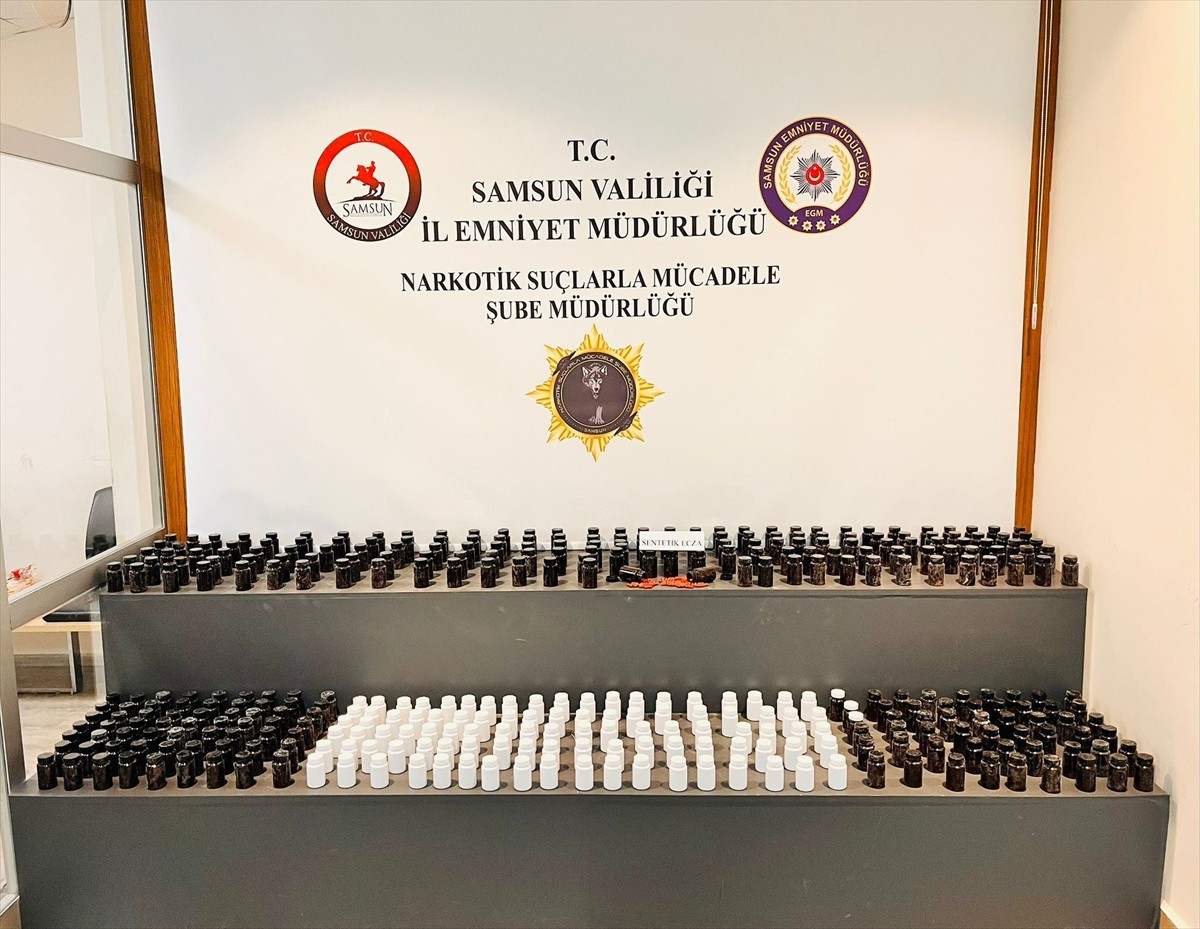 Samsun'da uyuşturucu operasyonunda 29 bin 696 sentetik ecza hap ele geçirildi, 5 şüpheli gözaltına...