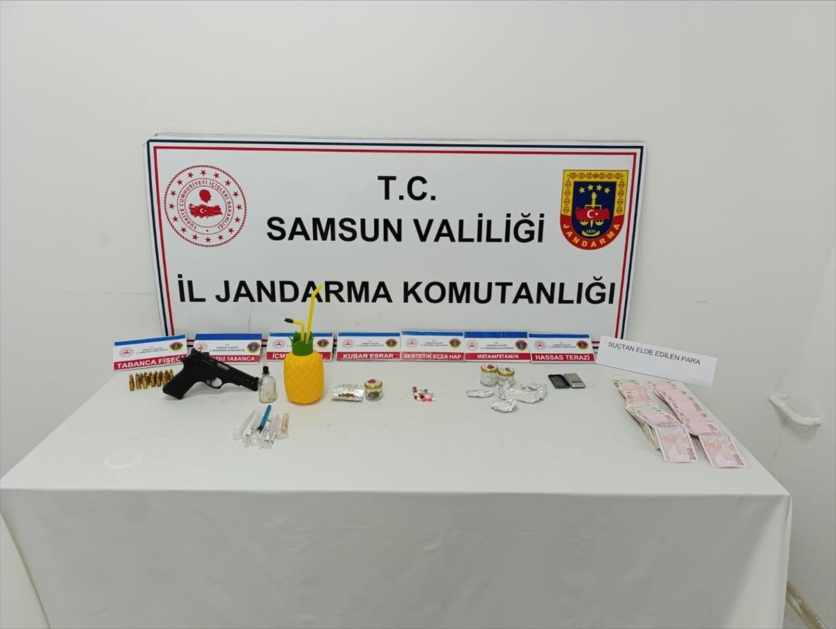 Samsun'da uyuşturucu operasyonunda 3 şüpheli gözaltına alındı. Adreslerde yapılan aramada 35 gram...