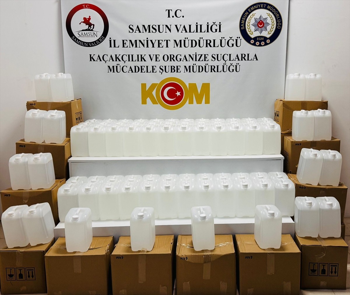 Samsun'un Canik ilçesinde, 1 ton etil alkol ele geçirilen operasyonda, 2 şüpheli gözaltına alındı....