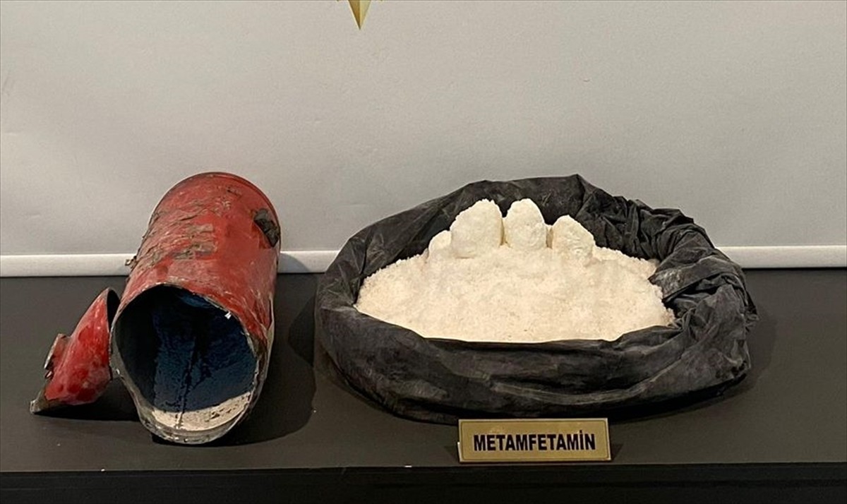 Samsun'un Havza ilçesinde yangın tüpüne gizlenmiş 4 kilo 720 gram sentetik uyuşturucu ele...