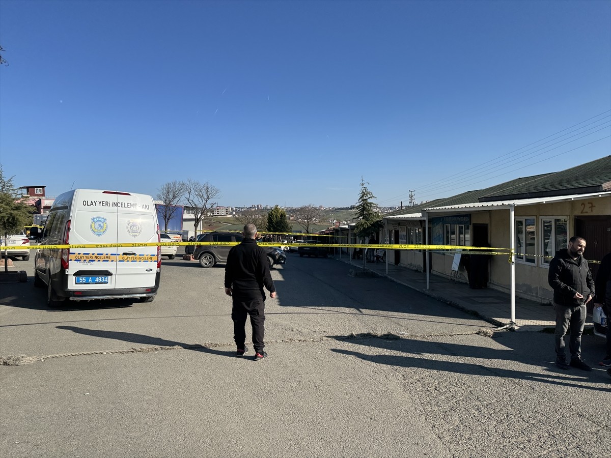 Samsun'un İlkadım ilçesinde çıkan silahlı kavgada 1'i ağır 2 kişi yaralandı. Polis ekipleri, olay...