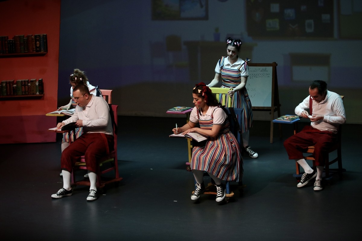 Samsun Devlet Opera ve Balesi (SAMDOB), "Okulumuz Orman" çocuk oyununu sahneye koydu. Metin...