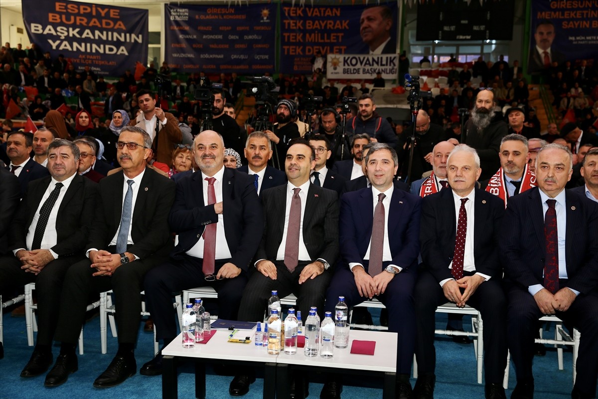 Sanayi ve Teknoloji Bakanı Mehmet Fatih Kacır (sağ 4), 19 Eylül Spor Salonu'nda gerçekleştirilen...