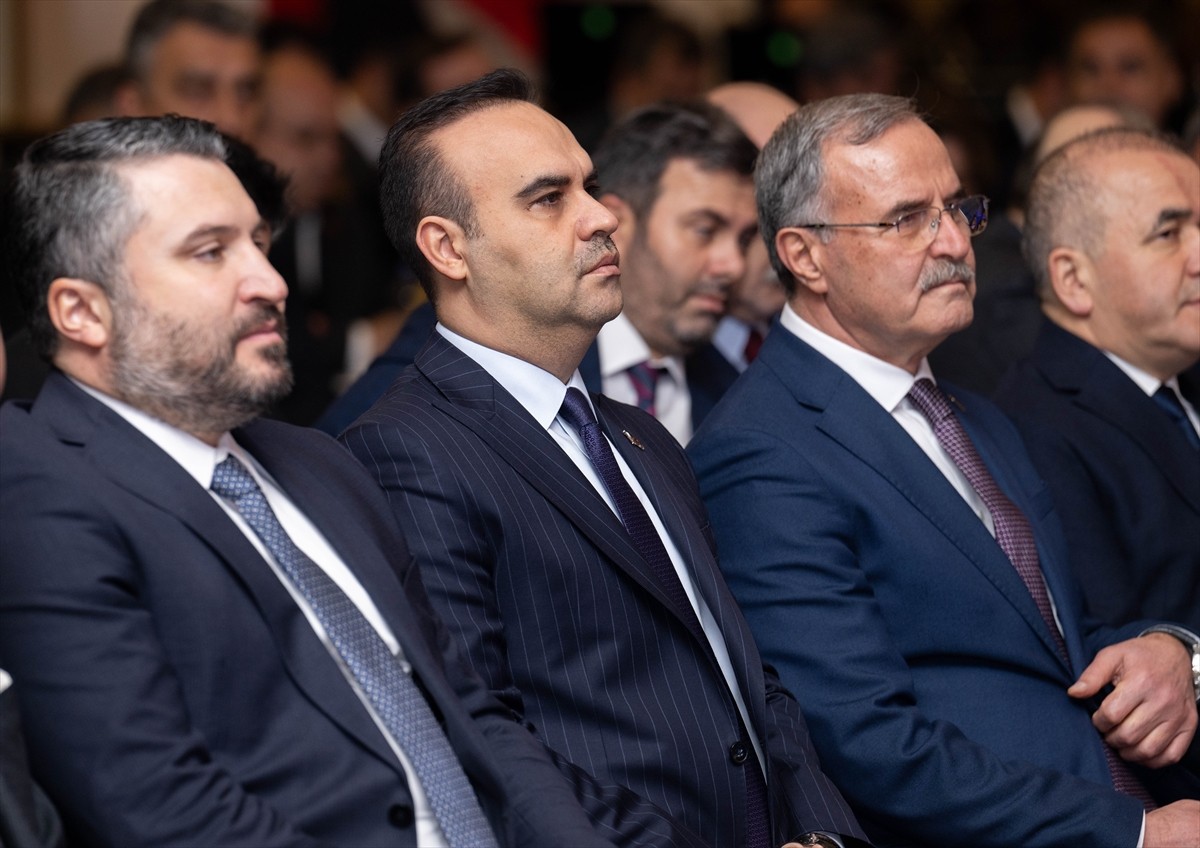 Sanayi ve Teknoloji Bakanı Mehmet Fatih Kacır (sol 2), Ankara Grand Mercure Otel'de...