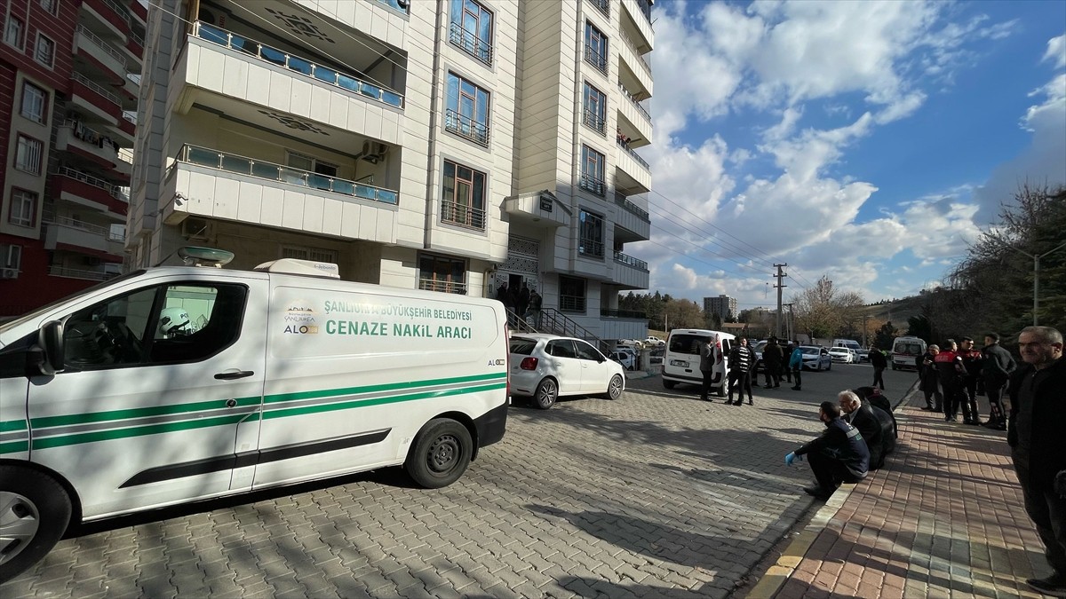 Şanlıurfa'da iki kızını tabancayla vurarak öldüren anne intihar etti. Bina sakinlerinin ihbarı...
