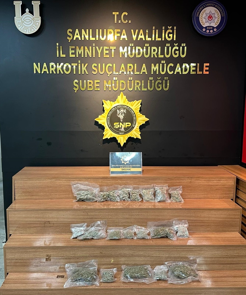 Şanlıurfa'da uyuşturucu operasyonunda gözaltına alınan zanlı tutuklandı. Operasyonda, 2 kilo 450...