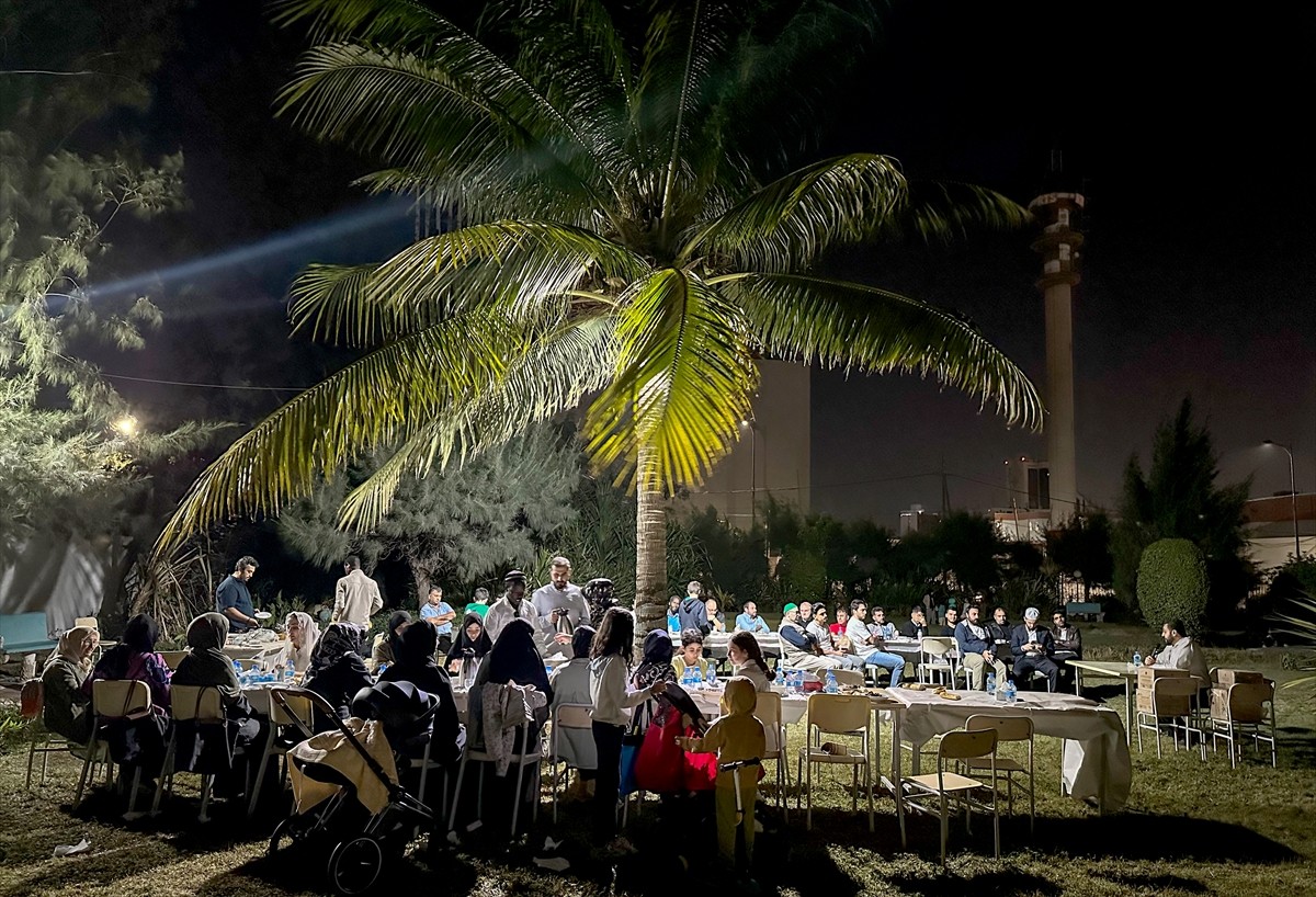 Senegal'de faaliyet gösteren Şefkat Yolu Derneği, Regaip Kandili dolayısıyla program düzenledi....