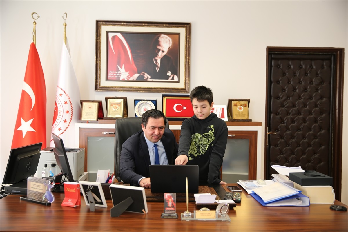 Siirt Cumhuriyet Başsavcısı Tuğan Sarıca, makamında, oğlu Aslan Sarıca ile Anadolu Ajansının (AA)...