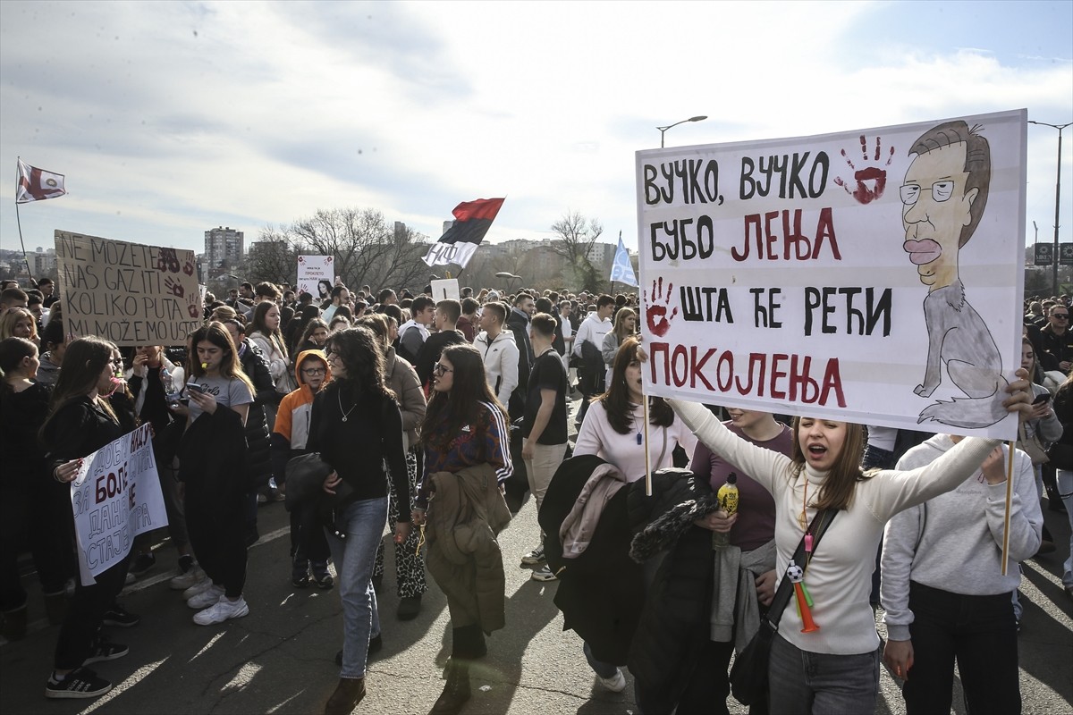 Sırbistan'ın kuzeyindeki Novi Sad kentinde bulunan tren istasyonunda 15 kişinin öldüğü kaza...