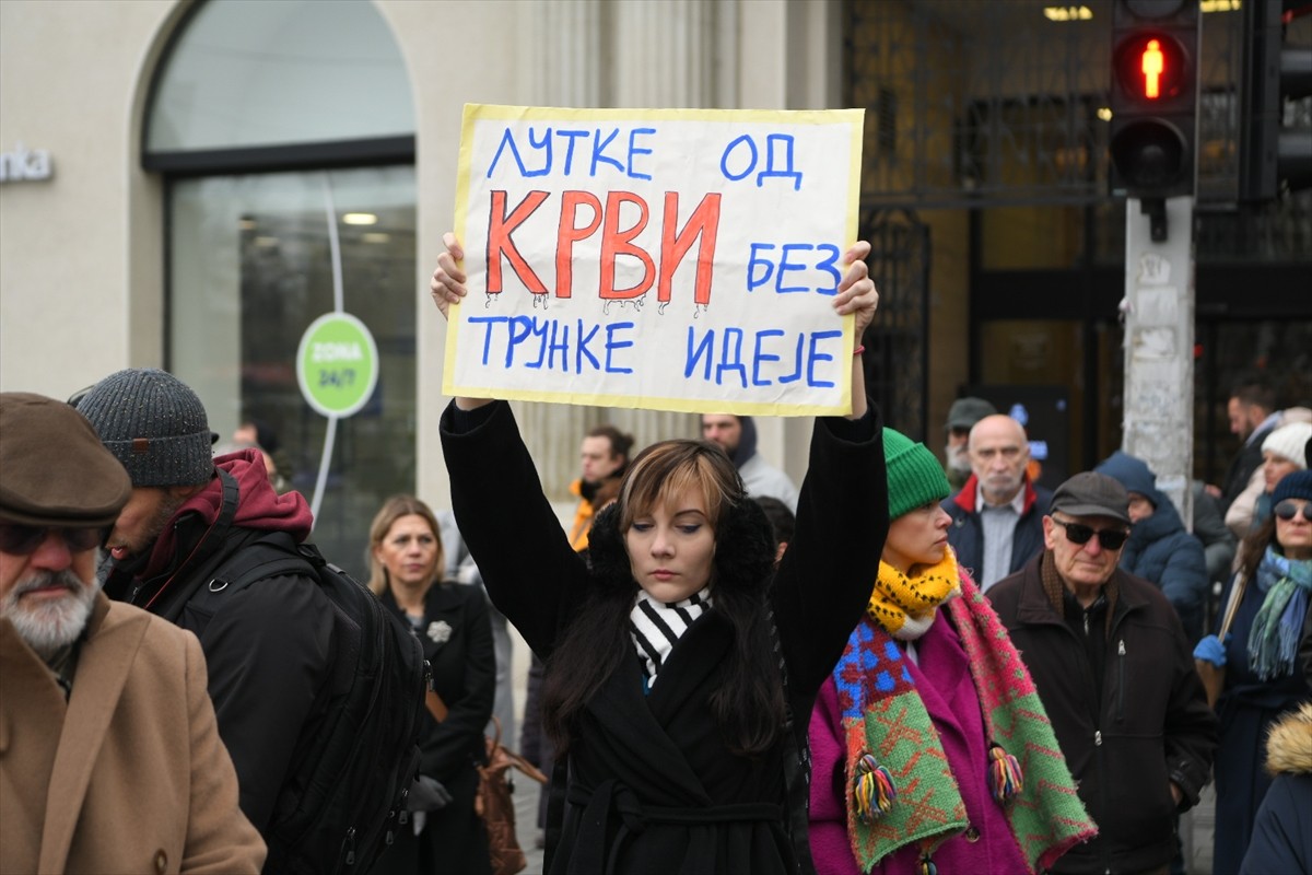 Sırbistan'ın kuzeyindeki Novi Sad kentinde bulunan tren istasyonunda 15 kişinin ölümüne neden olan...
