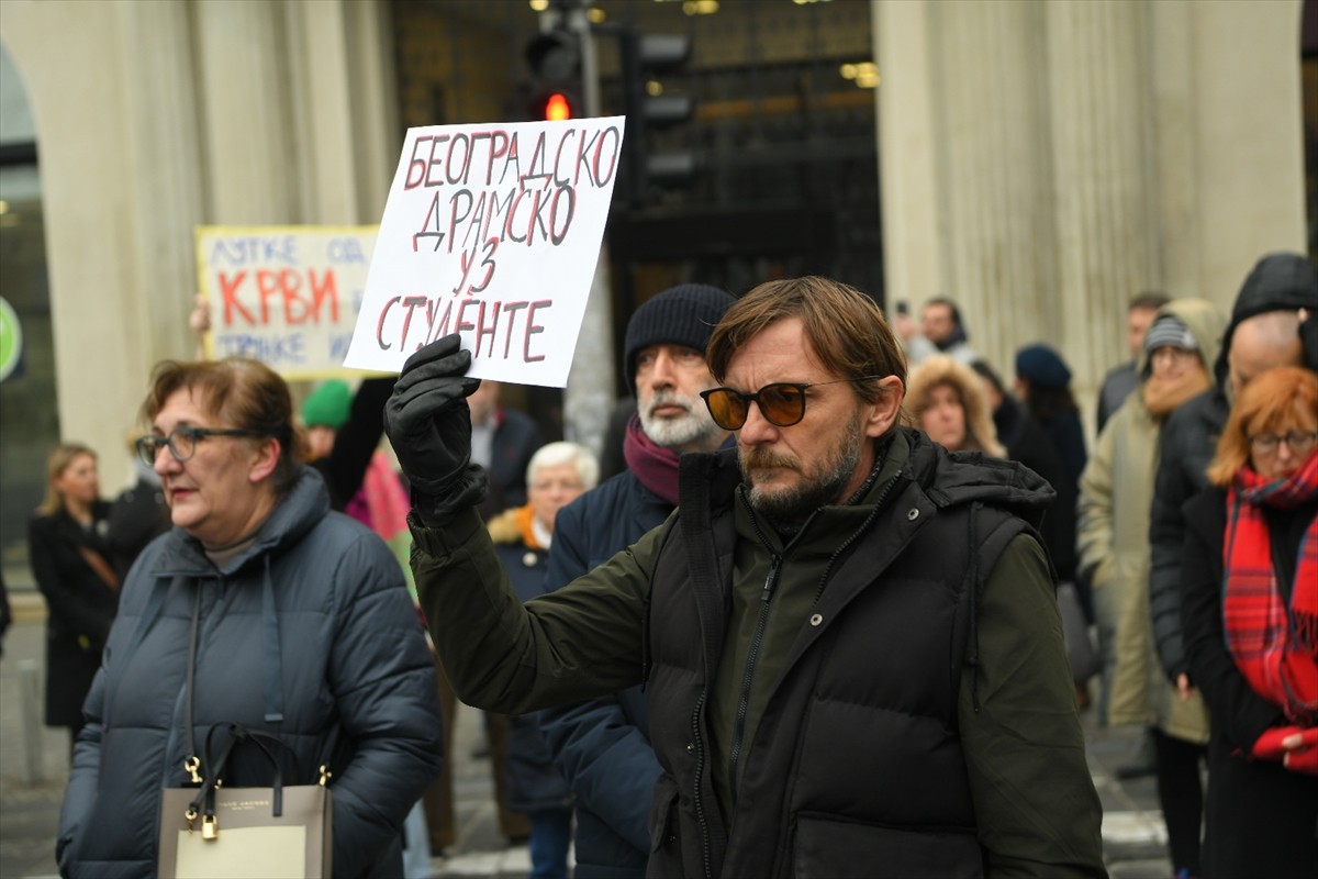 Sırbistan'ın kuzeyindeki Novi Sad kentinde bulunan tren istasyonunda 15 kişinin ölümüne neden olan...