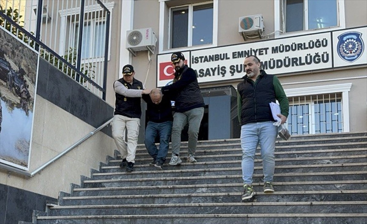 Sultangazi'de, boşanma aşamasındaki eşini silahla vurup, cesedini aracına koyduğu iddiasıyla...
