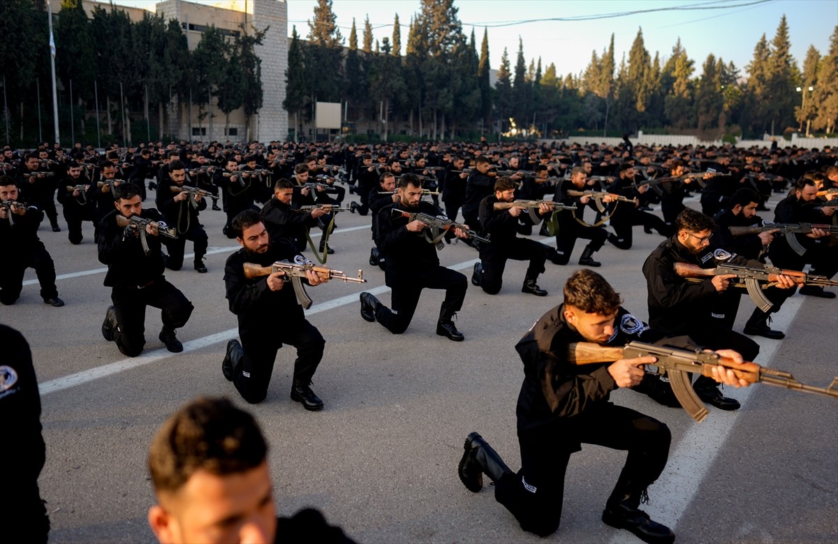 Suriye'de yeni yönetimin İçişleri Bakanlığına bağlı Şam'daki eğitim akademisinde, ülkede kolluk...
