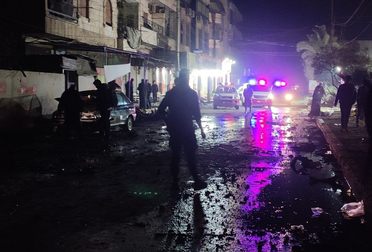 Suriye'nin Halep iline bağlı Münbiç ilçesinin Rabıta Mahallesi'nde araca yerleştirilen bomba...