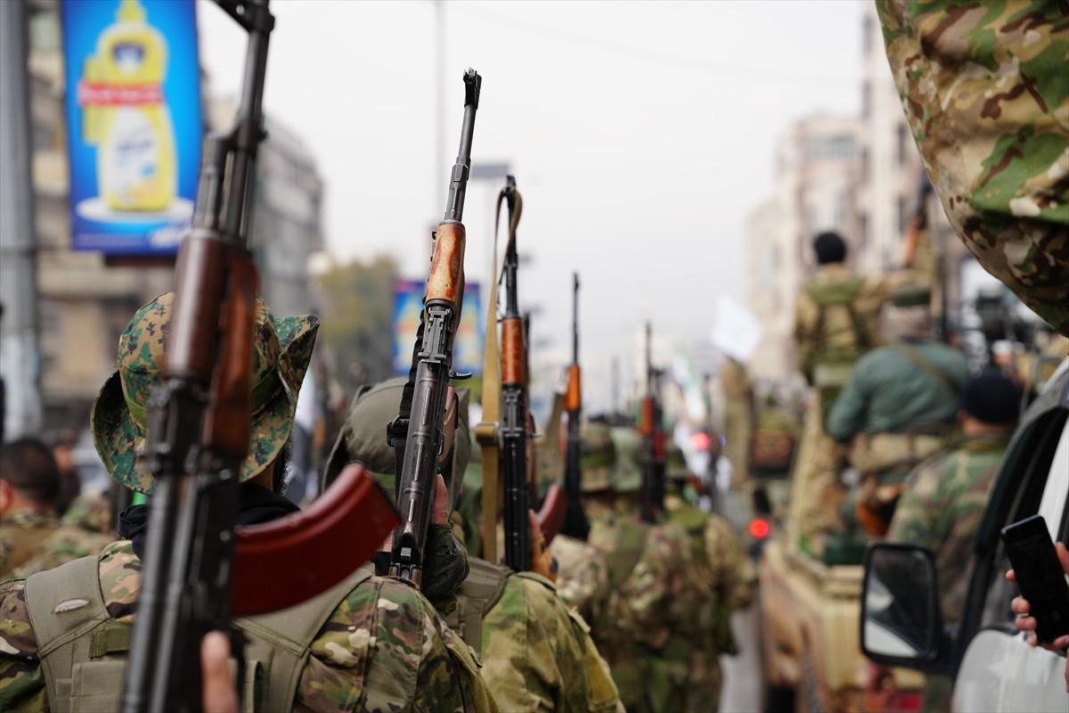 Suriye’nin Hama ilinde, binlerce kişinin katılımıyla 1982’deki katliamın kurbanları anıldı. Hama...