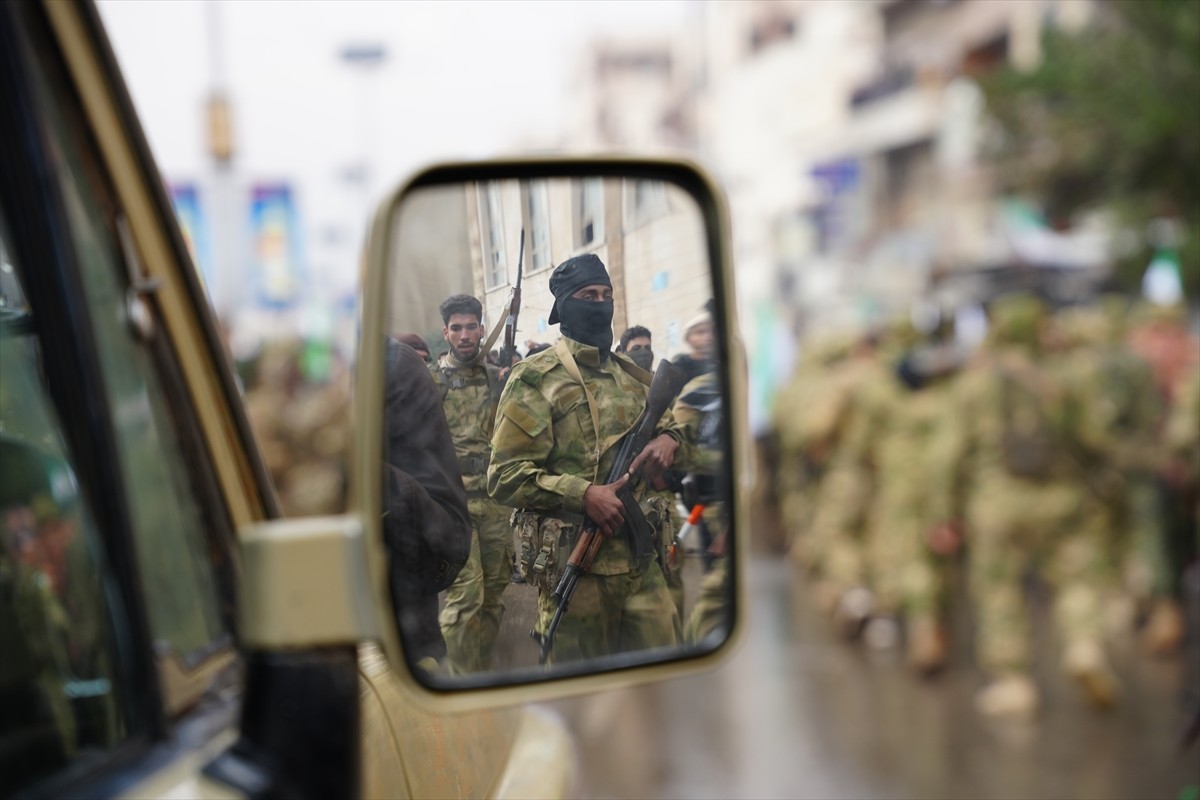 Suriye’nin Hama ilinde, binlerce kişinin katılımıyla 1982’deki katliamın kurbanları anıldı. Hama...