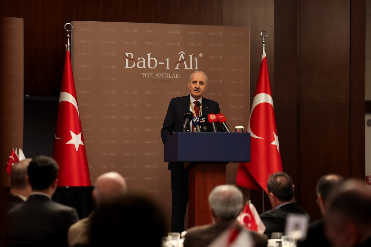 TBMM Başkanı Numan Kurtulmuş, Bab-ı Ali Toplantıları kapsamında İstanbul'da bir otelde düzenlenen...