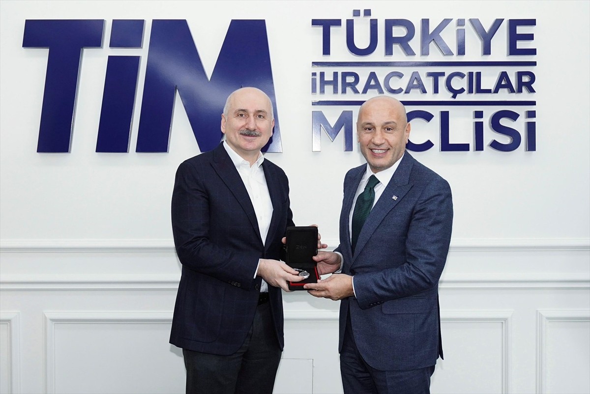 TBMM Bayındırlık, İmar, Ulaştırma ve Turizm Komisyonu Başkanı Adil Karaismailoğlu (solda), Türkiye...