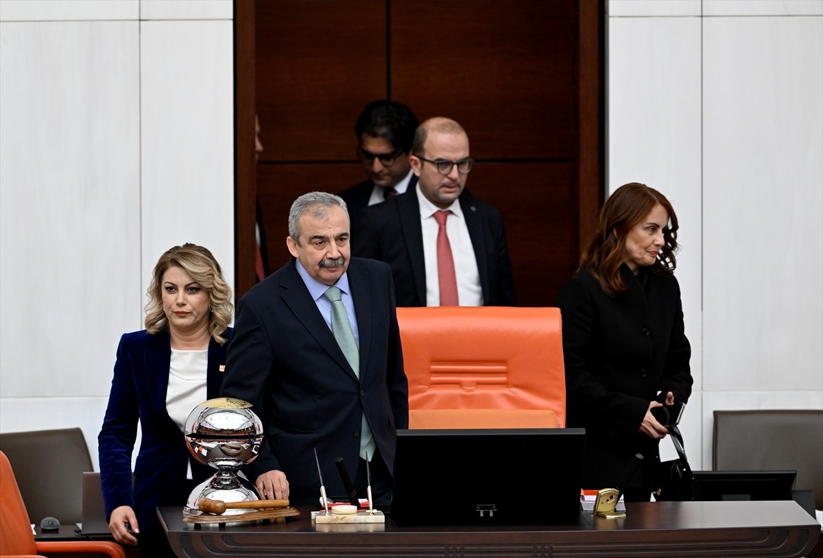 TBMM Genel Kurulu, Meclis Başkanvekili Sırrı Süreyya Önder başkanlığında toplandı.