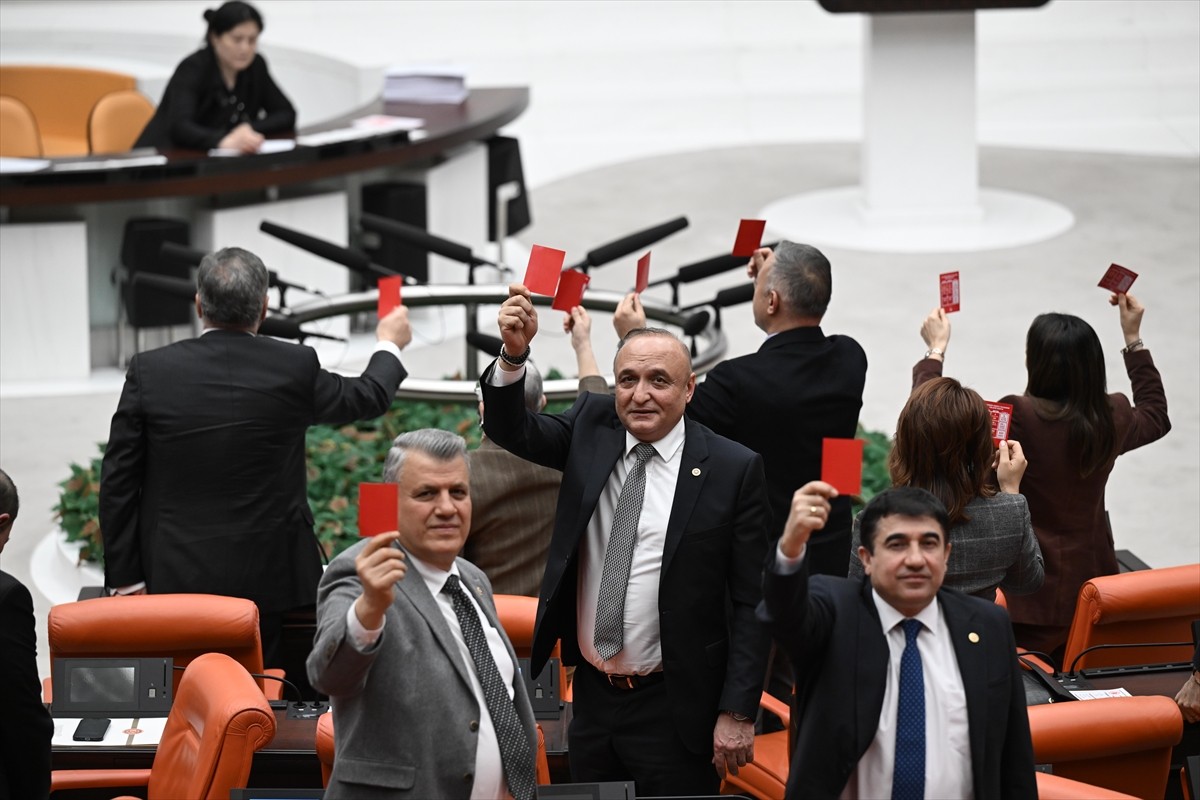 TBMM Genel Kurulu, Meclis Başkanvekili Sırrı Süreyya Önder başkanlığında toplandı. Genel Kurul...