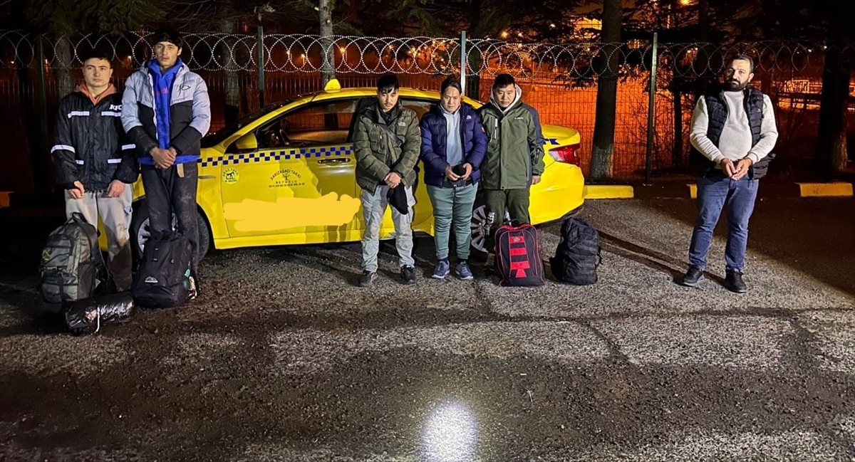 Tekirdağ'da yasa dışı yollarla yurda girdiği belirlenen 5 düzensiz göçmen yakalandı, insan...