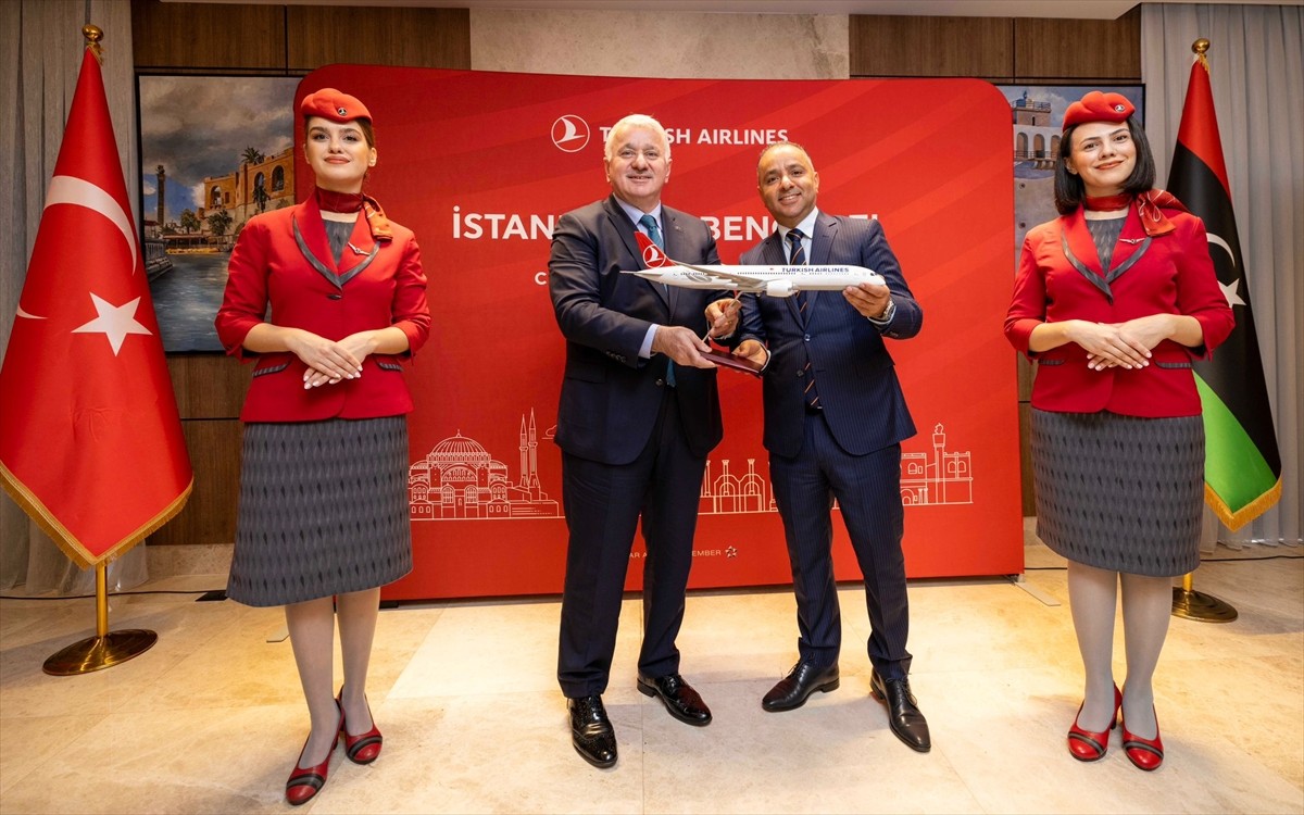 THY uçağı, 10 yıl aradan sonra yeniden başlatılan Bingazi'ye sefer için İstanbul Havalimanı'ndan...