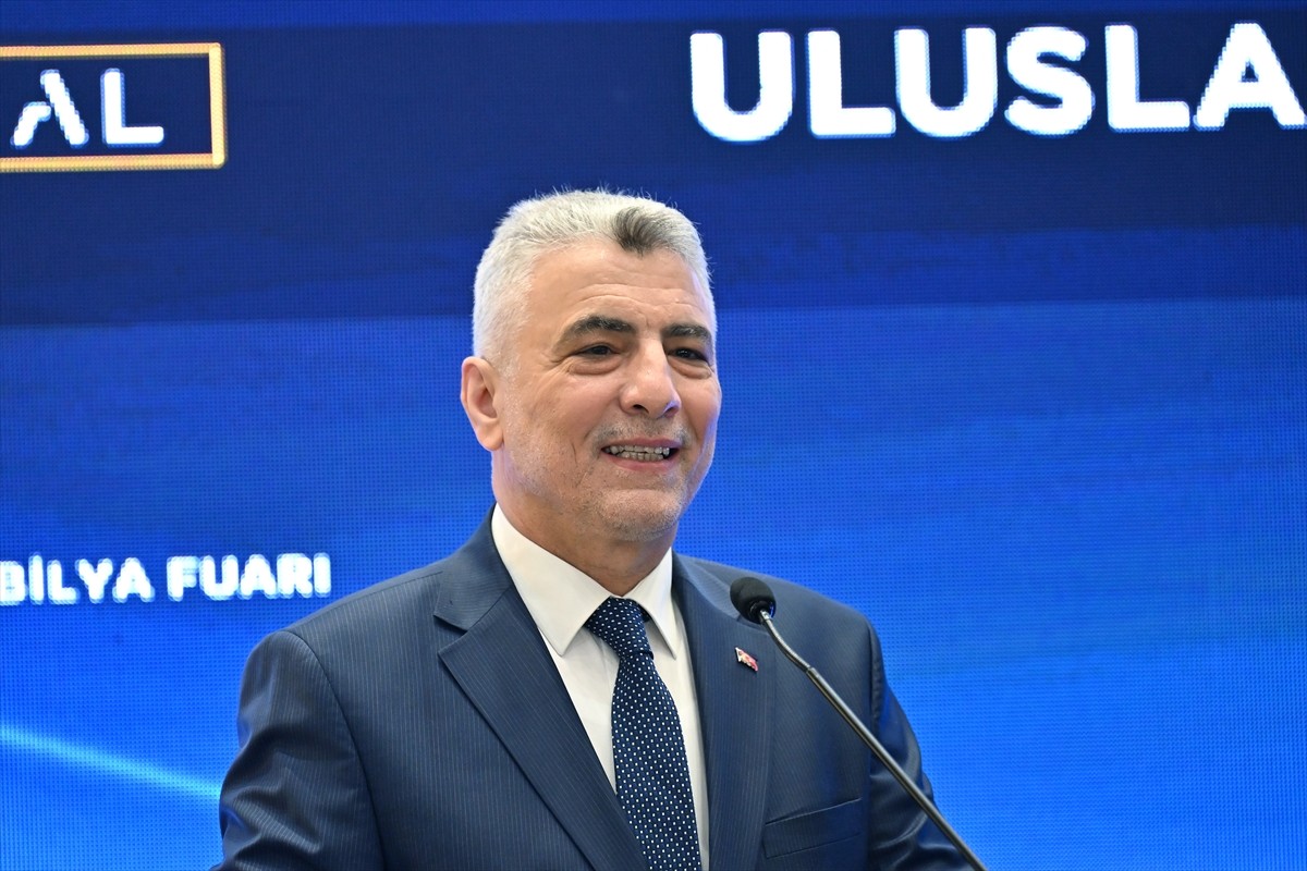 Ticaret Bakanı Ömer Bolat, Mobilya Dernekleri Federasyonu'nun (MOSFED) İstanbul Fuar Merkezi'nde...