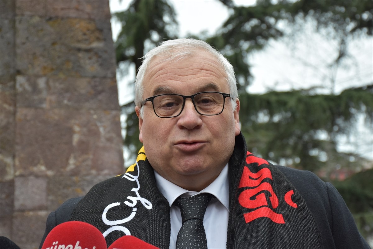 Trabzon'da, 20 Ocak 1921'de kurulan ve Trabzonspor'un kuruluşunda yer alan İdmanocağı Spor...