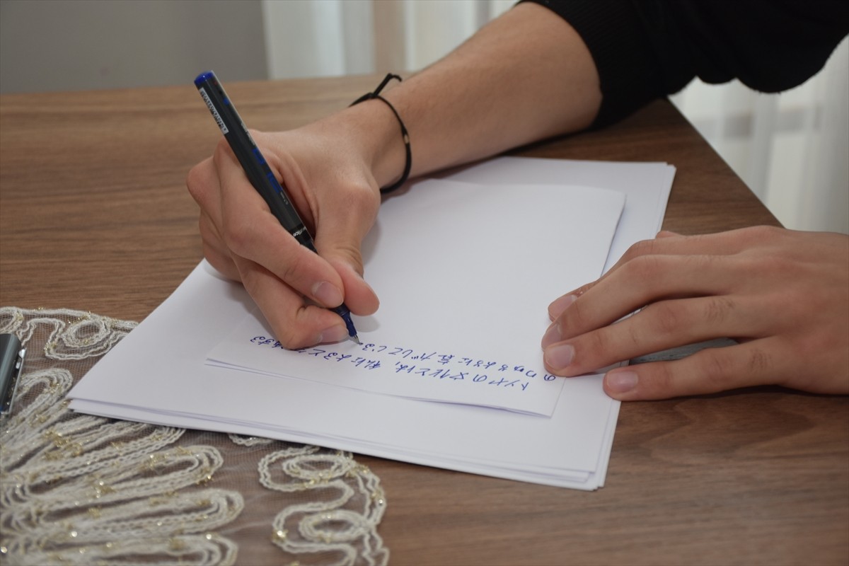 Trabzon'da yaşayan 17 yaşındaki Yavuz Selim Durmuş, kendi imkanlarıyla öğrendiği Japonca sayesinde...