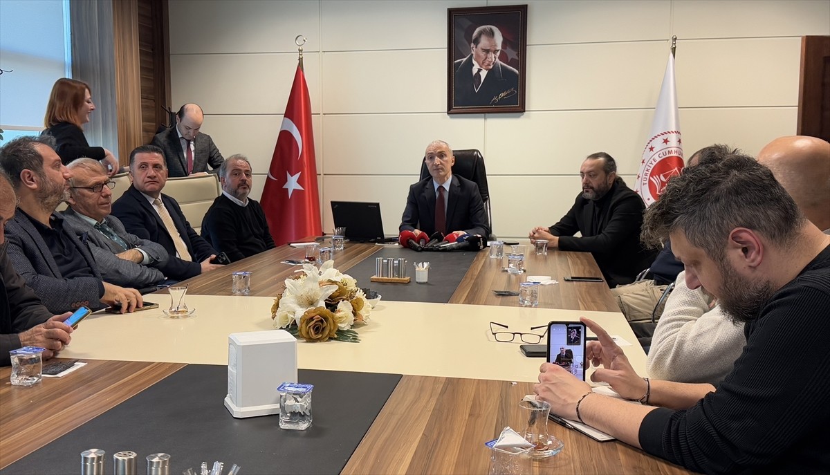 Trabzon Cumhuriyet Başsavcısı Sedat Çelik, Trabzon Adliyesi Salonunda düzenlenen 2024 Yılı...