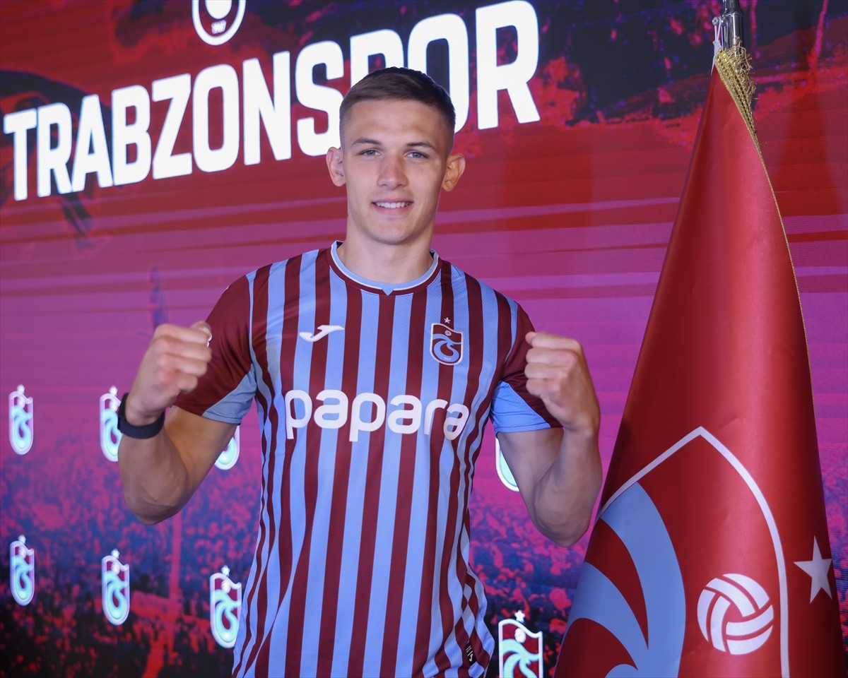 Trabzonspor Kulübü, 4,5 yıllık anlaşma sağladığı Danylo Sikan için imza töreni...